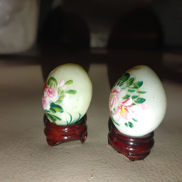 Mable Green Hand Painted Decorative Eggs With Floral Birds Design On Wooden Stan - Picture 10 of 14